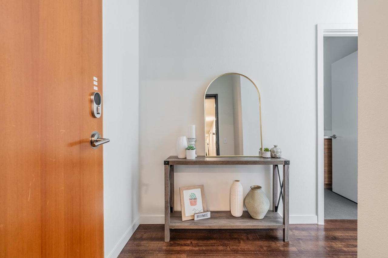 Close Downtown Modern Apartment - Pet Friendly, Wifi, Rooftop Views Сиатъл Екстериор снимка