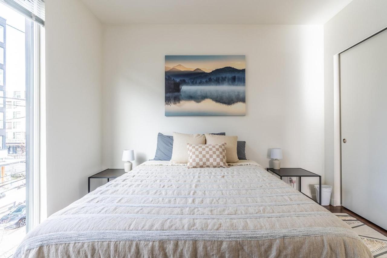 Close Downtown Modern Apartment - Pet Friendly, Wifi, Rooftop Views Сиатъл Екстериор снимка