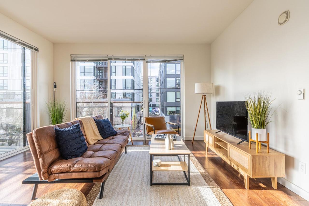 Close Downtown Modern Apartment - Pet Friendly, Wifi, Rooftop Views Сиатъл Екстериор снимка